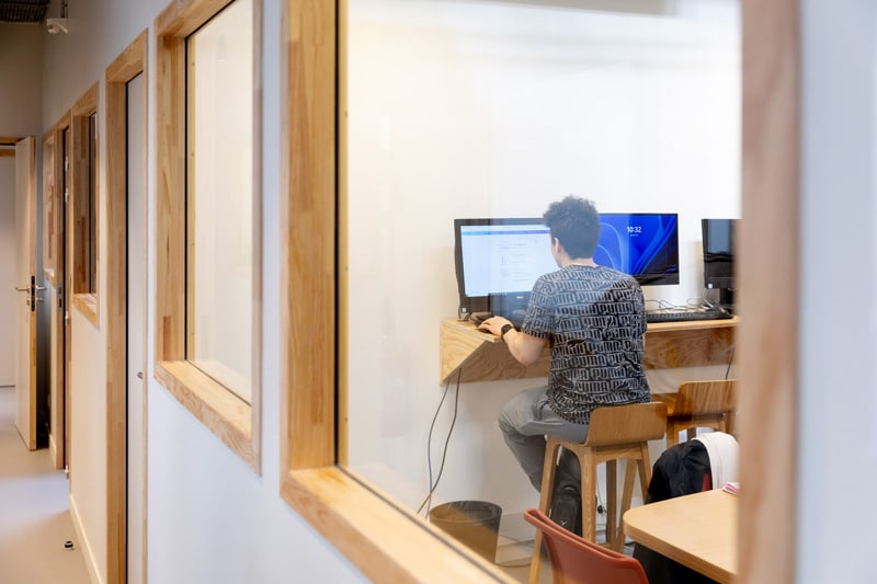 espace coworking du tiers-lieu culturel Ci'Ney 18